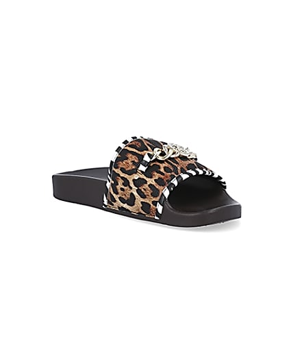 360 degree animation of product Beige leopard print sliders frame-18