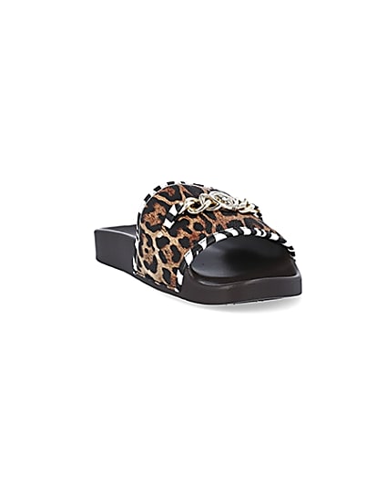 360 degree animation of product Beige leopard print sliders frame-19