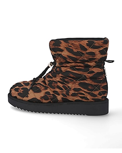 360 degree animation of product Beige leopard quilted puffer snow boots frame-4