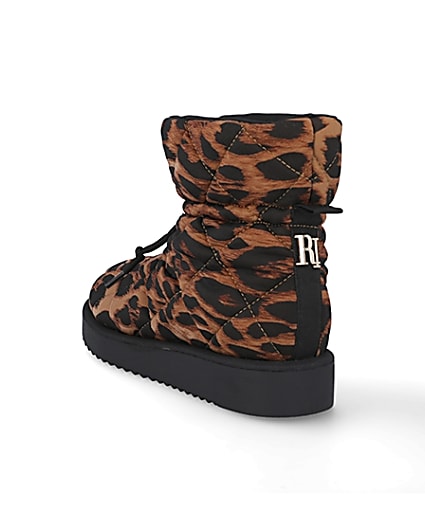 360 degree animation of product Beige leopard quilted puffer snow boots frame-7