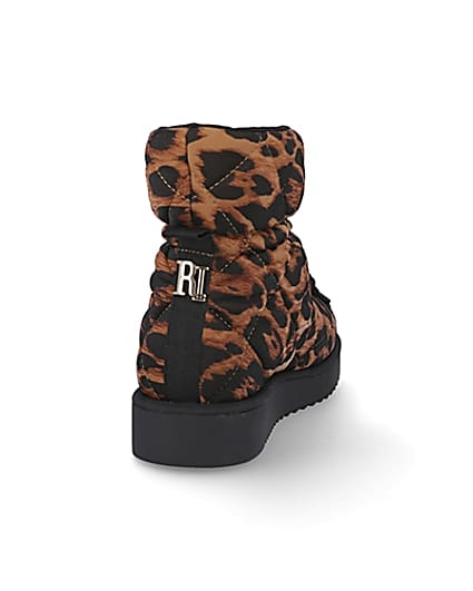 360 degree animation of product Beige leopard quilted puffer snow boots frame-10
