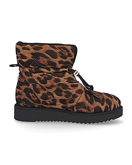 360 degree animation of product Beige leopard quilted puffer snow boots frame-15