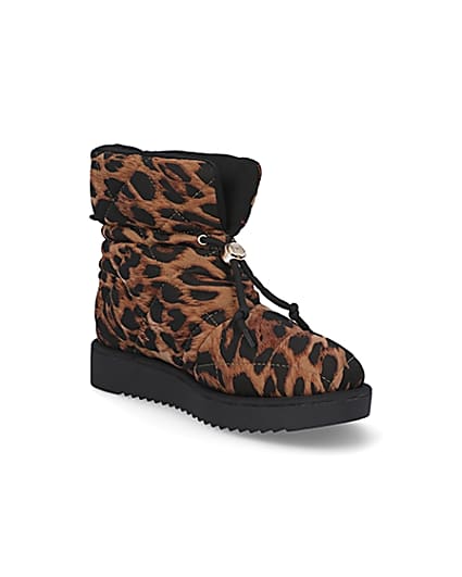 360 degree animation of product Beige leopard quilted puffer snow boots frame-18