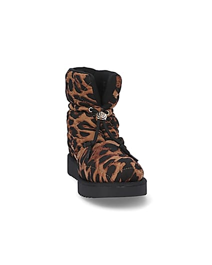 360 degree animation of product Beige leopard quilted puffer snow boots frame-20