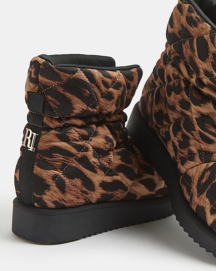 Beige leopard quilted puffer snow boots