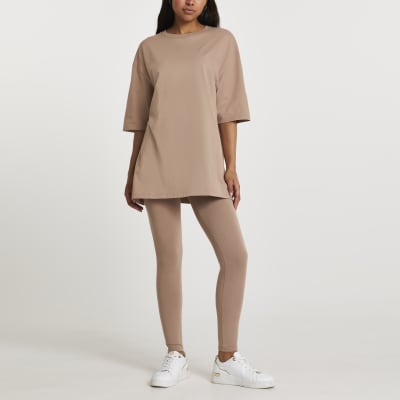 beige oversized t shirt