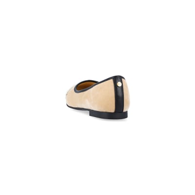 360 degree animation of product Beige pearl detail ballet shoes frame-8