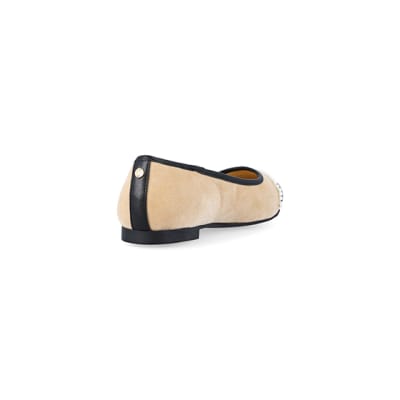 360 degree animation of product Beige pearl detail ballet shoes frame-11