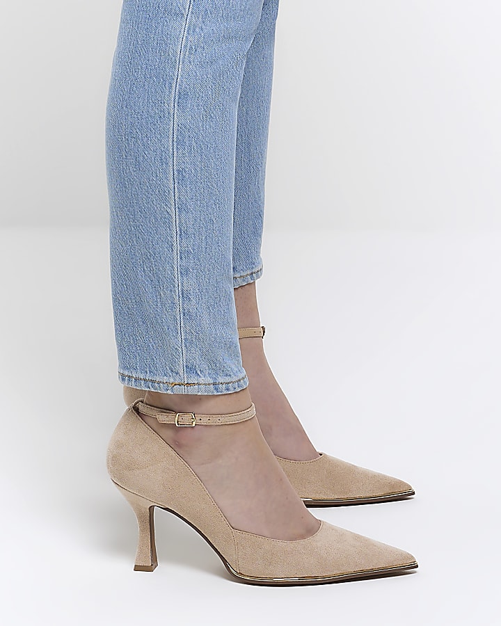 Beige pointed heeled court shoes