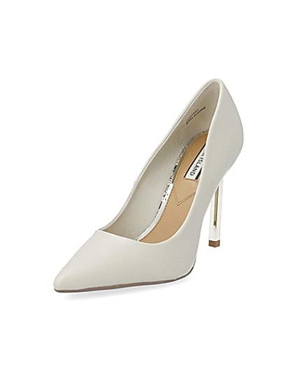 360 degree animation of product Beige pointed stiletto court heel frame-0