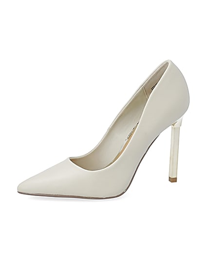 360 degree animation of product Beige pointed stiletto court heel frame-2