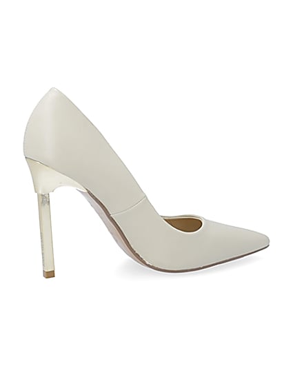 360 degree animation of product Beige pointed stiletto court heel frame-14