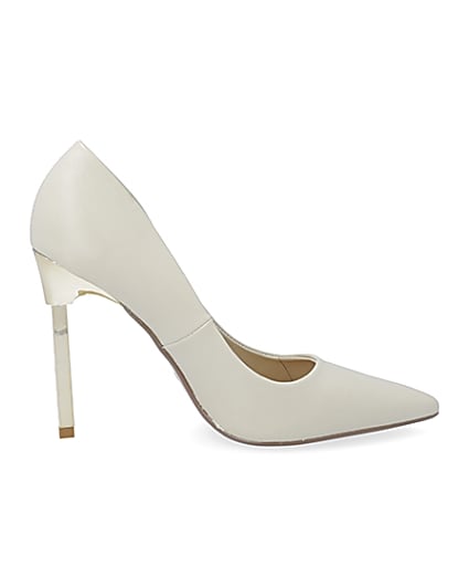 360 degree animation of product Beige pointed stiletto court heel frame-15