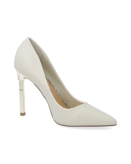 360 degree animation of product Beige pointed stiletto court heel frame-17