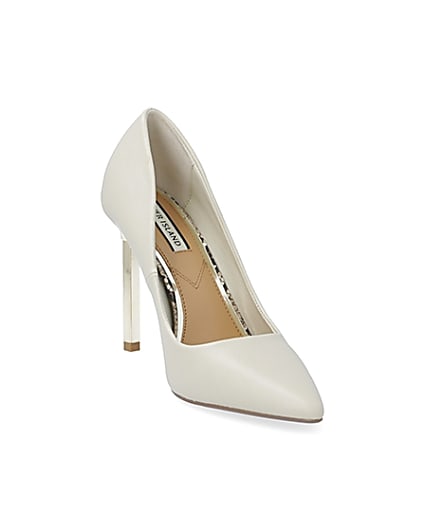 360 degree animation of product Beige pointed stiletto court heel frame-19