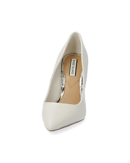 360 degree animation of product Beige pointed stiletto court heel frame-22