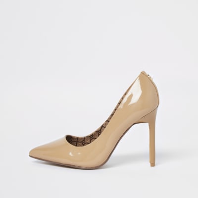 Beige pointed toe patent court heels | River Island