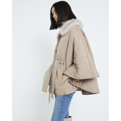 コート Giovi Cape with fur inserts Beige Vogue Sewing Pattern V2074 Misses' Cape Coat in Two Lengths
