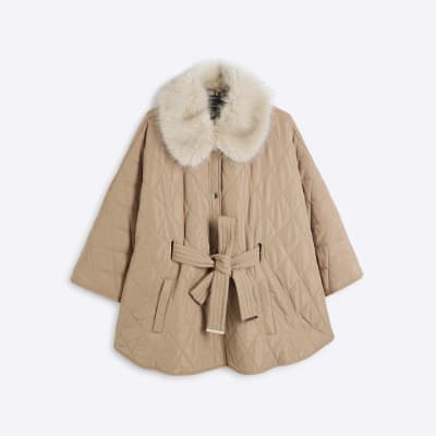 コート Giovi Cape with fur inserts Beige Beige short fur coat with eco fur (№ 47302) ♡ Gepur - women