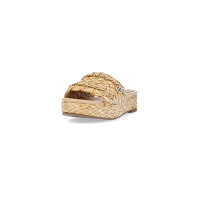 360 degree animation of product Beige raffia flatform sliders frame-23