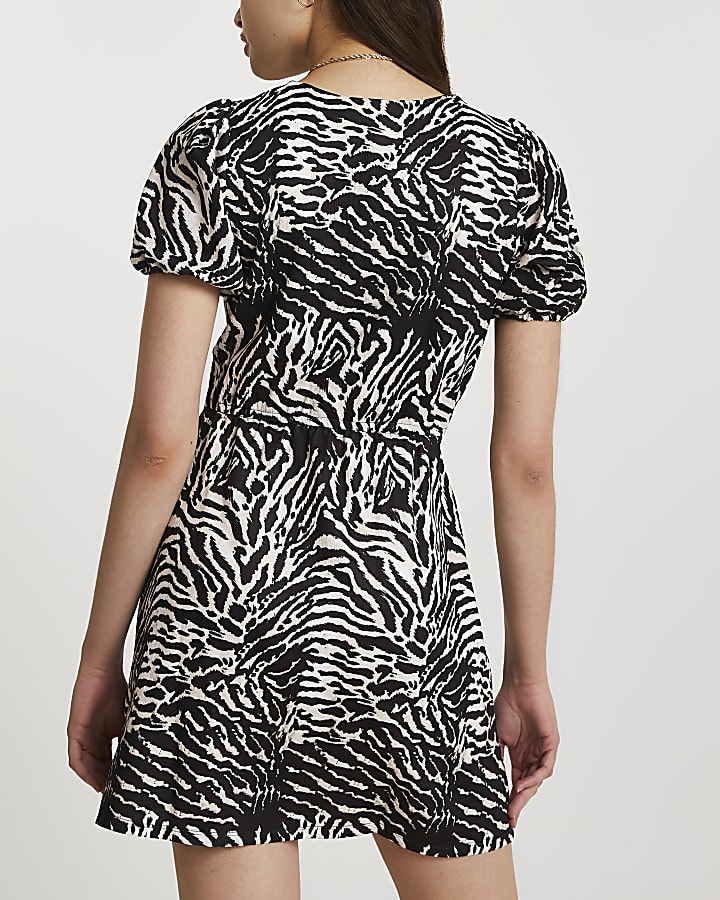 Beige short sleeve zebra mini dress