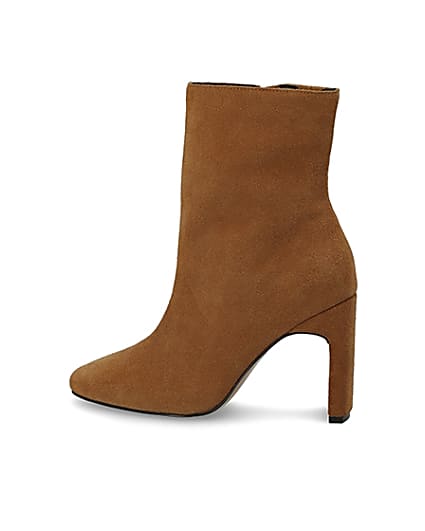 360 degree animation of product Beige suede heeled ankle boot frame-4