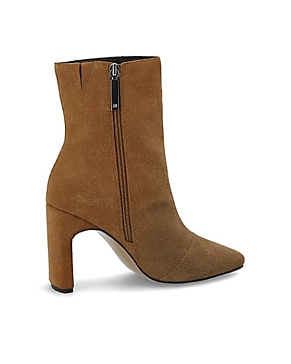 360 degree animation of product Beige suede heeled ankle boot frame-14