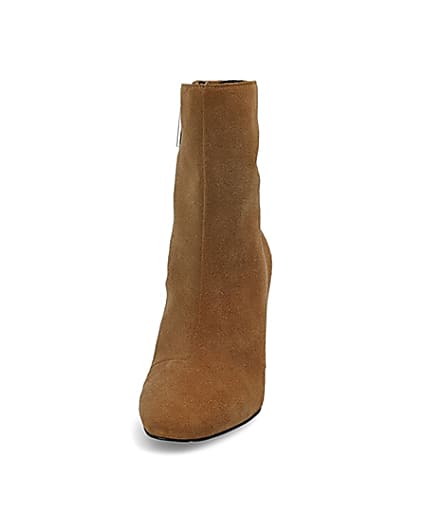 360 degree animation of product Beige suede heeled ankle boot frame-22