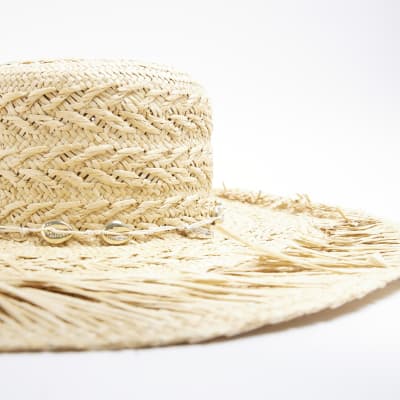 Beige woven straw seashell hat
