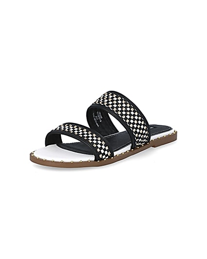 360 degree animation of product Black and white chain strap sandals frame-0