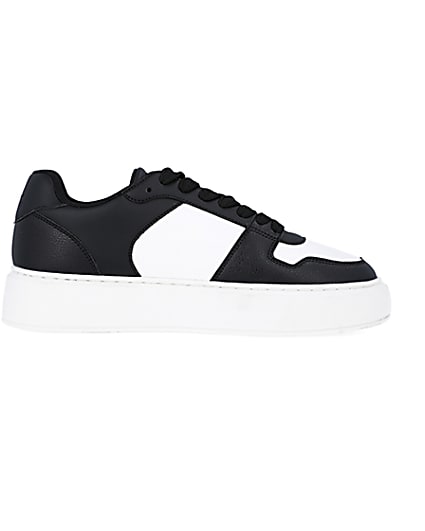 360 degree animation of product Black and white chunky trainers frame-15