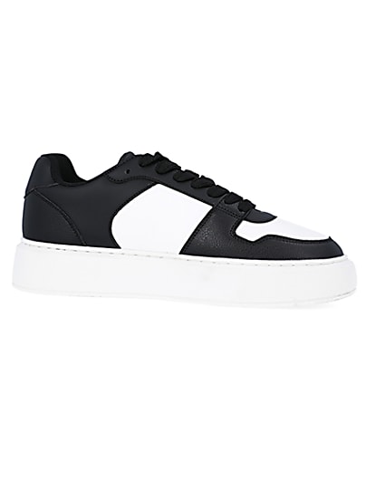 360 degree animation of product Black and white chunky trainers frame-16