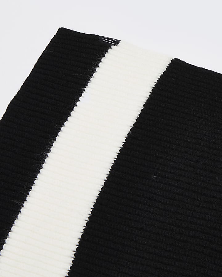 Black and white stripe scarf