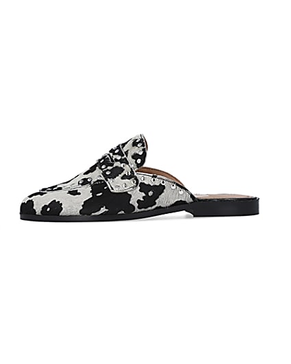 360 degree animation of product Black animal print leather backless loafers frame-3