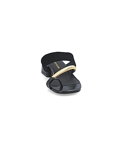 360 degree animation of product Black asymmetric toe ring sandals frame-20