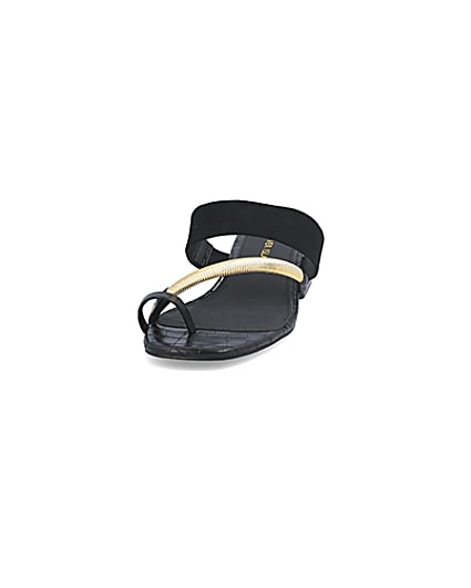 360 degree animation of product Black asymmetric toe ring sandals frame-22