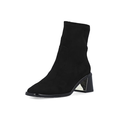 360 degree animation of product Black block heel ankle boots frame-0