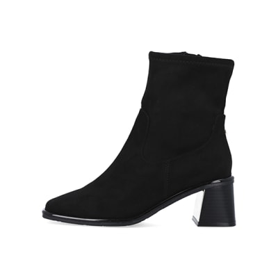 360 degree animation of product Black block heel ankle boots frame-3