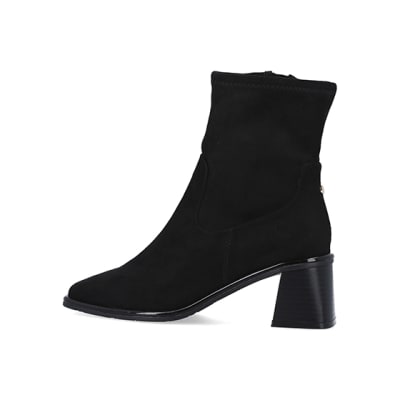 360 degree animation of product Black block heel ankle boots frame-4