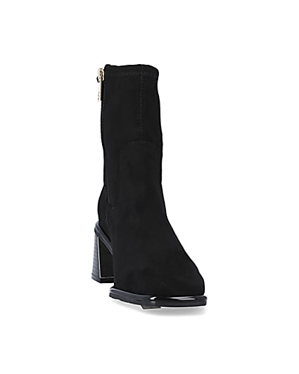 360 degree animation of product Black block heel ankle boots frame-20