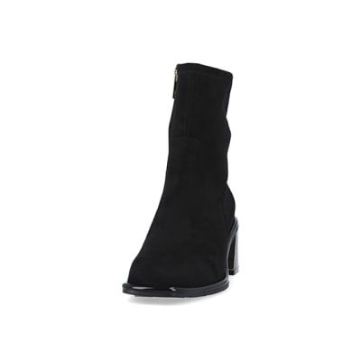 360 degree animation of product Black block heel ankle boots frame-22