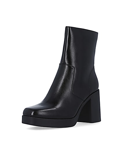 360 degree animation of product Black block heel ankle boots frame-0