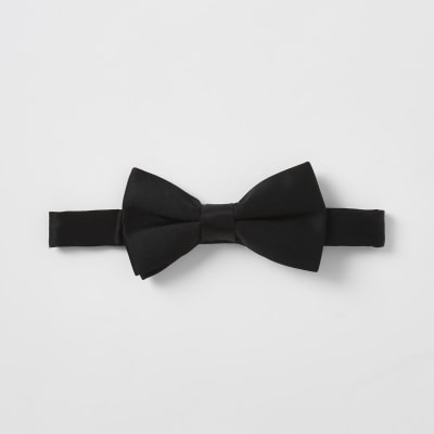 Black bow tie