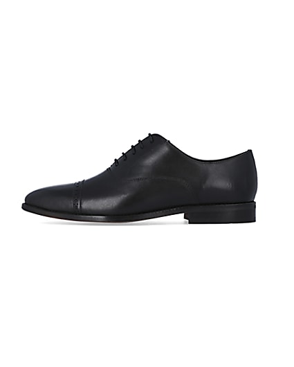 360 degree animation of product Black brogue Oxford shoes frame-3