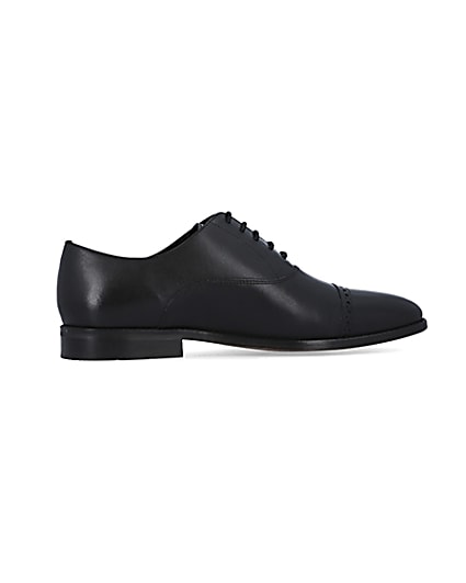 360 degree animation of product Black brogue Oxford shoes frame-14
