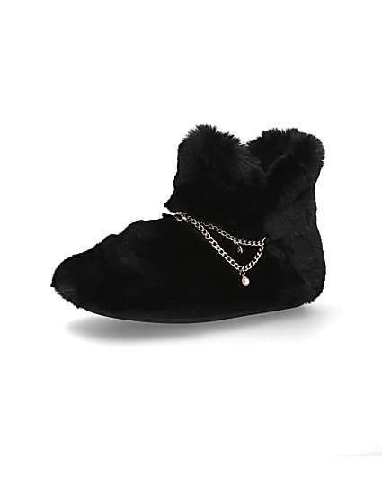 360 degree animation of product Black chain detail faux fur slipper boots frame-1