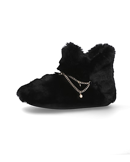 360 degree animation of product Black chain detail faux fur slipper boots frame-2