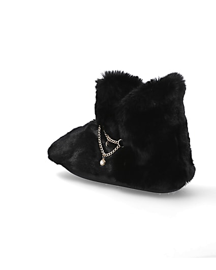 360 degree animation of product Black chain detail faux fur slipper boots frame-6