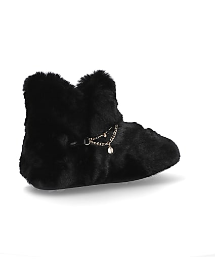 360 degree animation of product Black chain detail faux fur slipper boots frame-13
