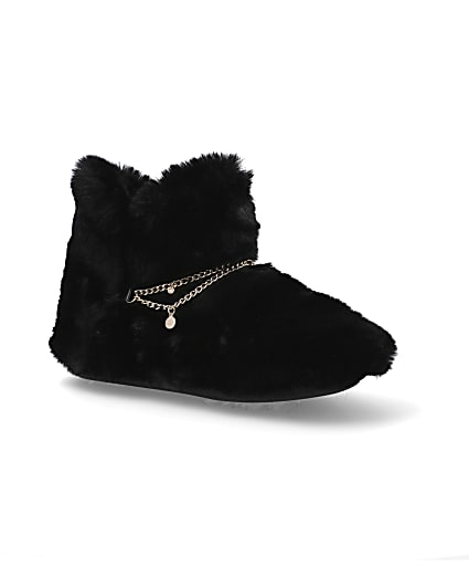 360 degree animation of product Black chain detail faux fur slipper boots frame-17
